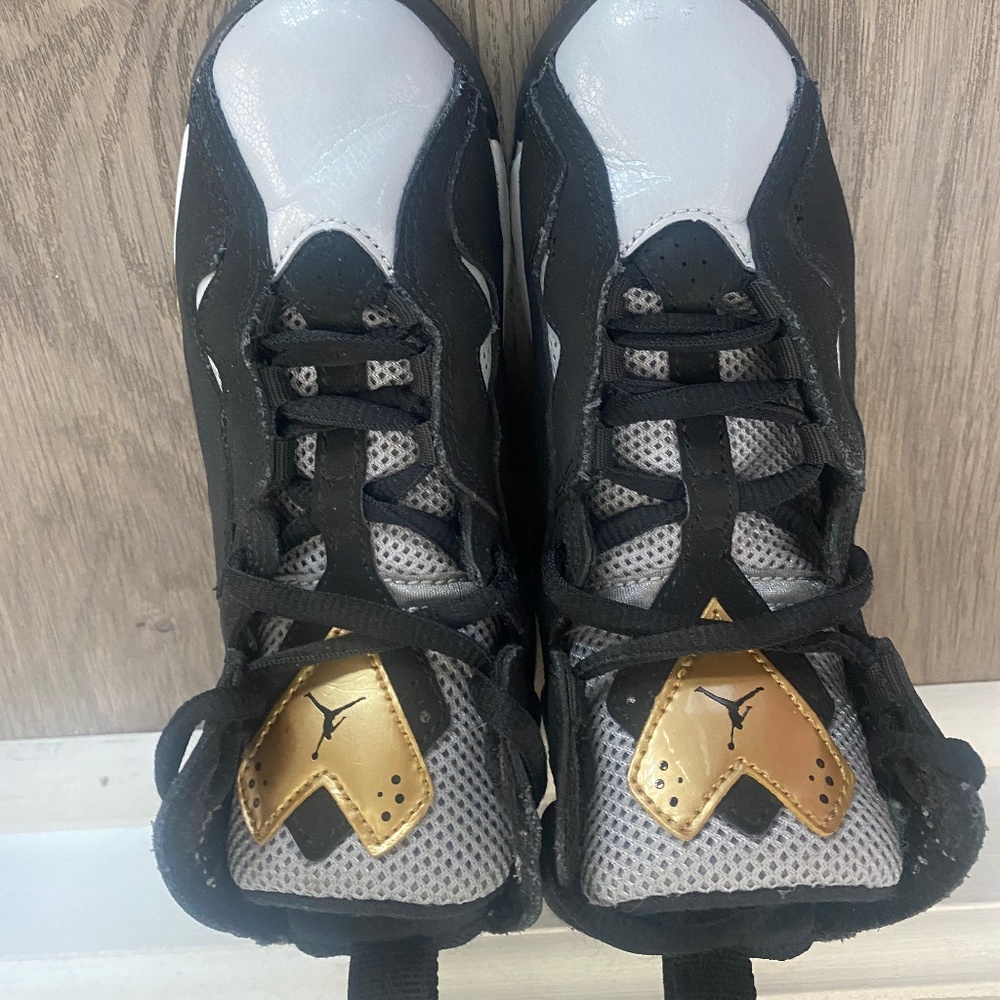 Jordan basketball sneaker , boys